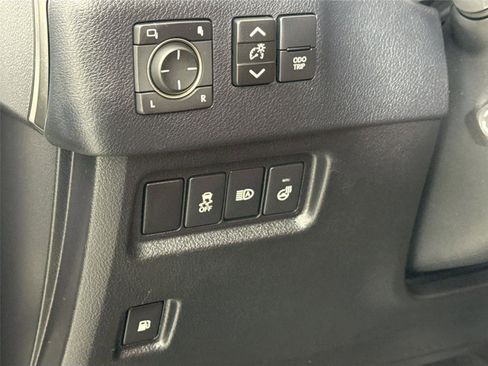 Used 2022 Lexus GX 460 Premium image 16