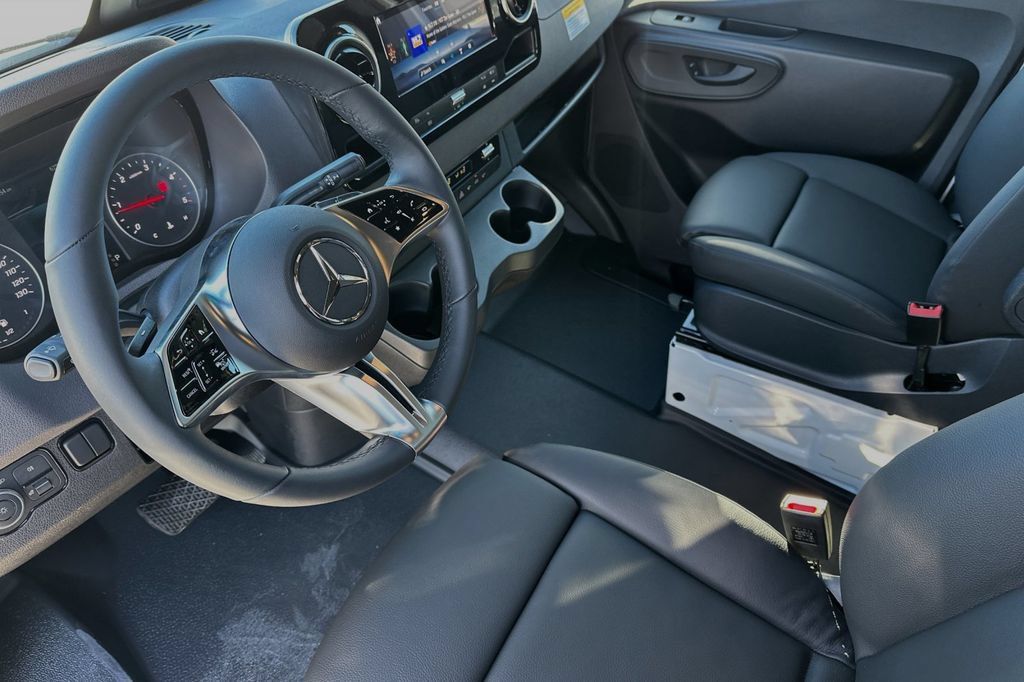 Used 2025 Mercedes-Benz Sprinter 2500 image 7
