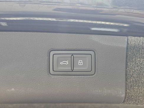 Used 2023 Bentley Bentayga AWD/4WD image 26