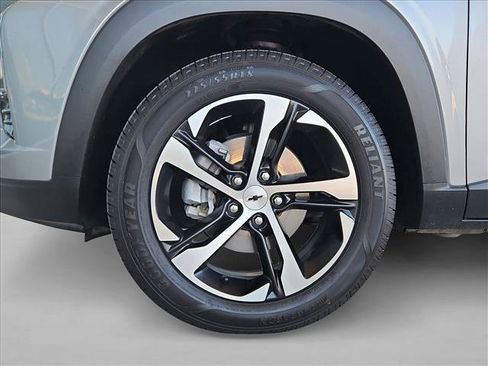 Used 2024 Chevrolet Trax RS w/ Sunroof Package FWD image 24