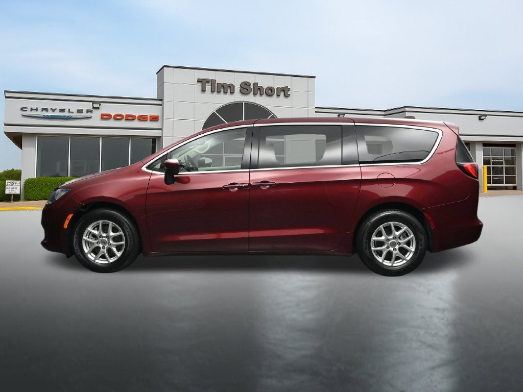 Used 2023 Chrysler Voyager LX FWD image 2