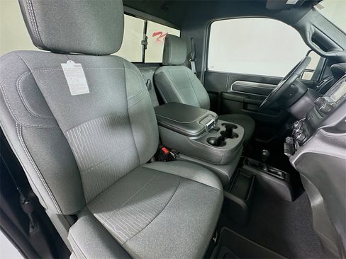 Used 2024 RAM 2500 Tradesman w/ Chrome Appearance Group image 12