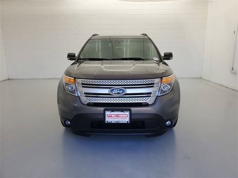 Used 2014 Ford Explorer XLT w/ Equipment Group 202A image 3
