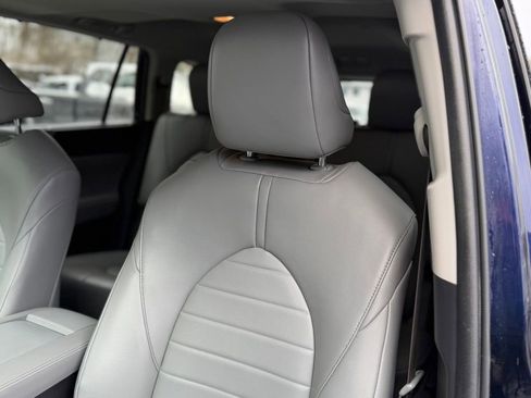 Used 2022 Toyota Highlander XLE image 13
