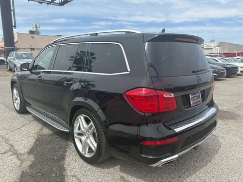Used 2015 Mercedes-Benz GL 550 4MATIC w/ Driver Assistance Package image 4