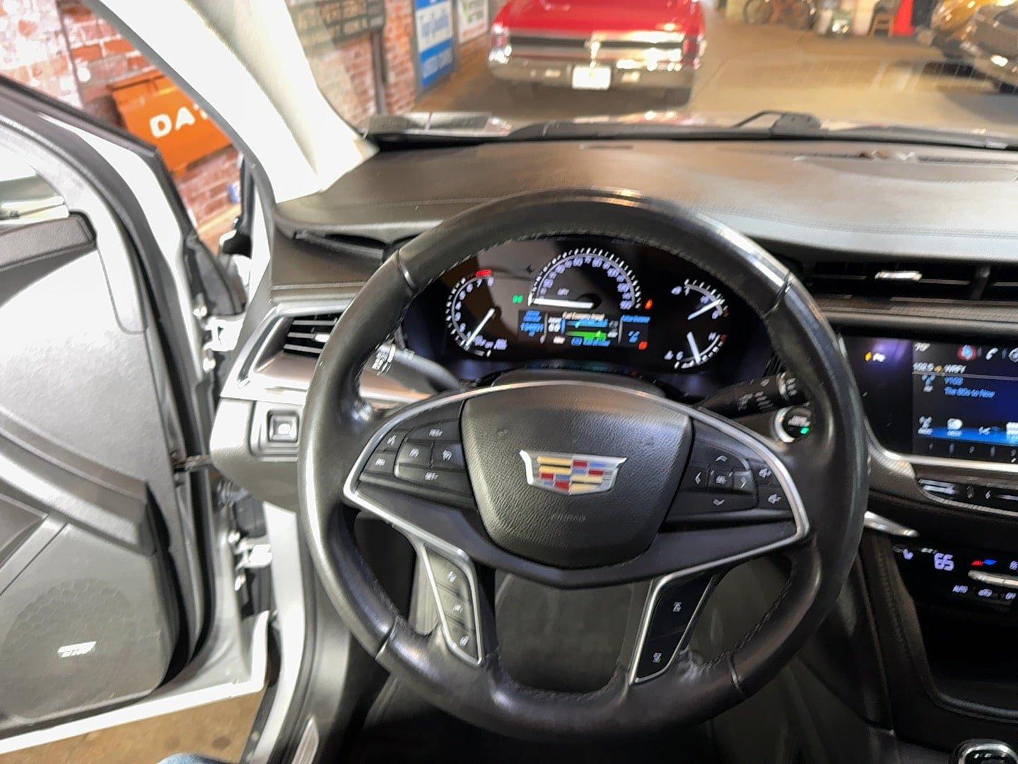 Used 2017 Cadillac XT5 Luxury w/ Driver Awareness Package AWD/4WD image 14