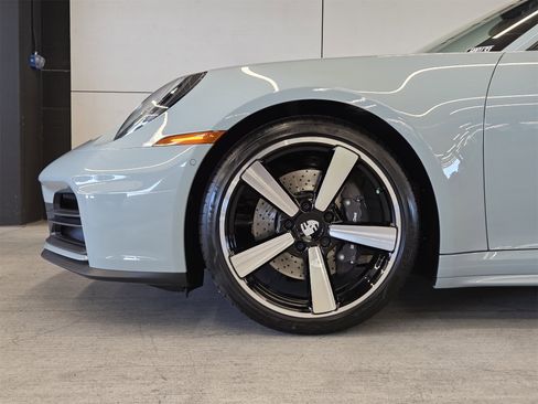 Certified 2025 Porsche 911 Carrera image 9