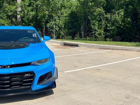 Used 2022 Chevrolet Camaro ZL1 RWD image 3