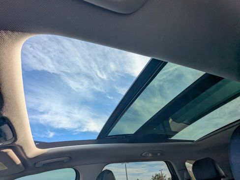 Certified 2024 Kia Sorento S w/ Panoramic Sunroof Package image 24
