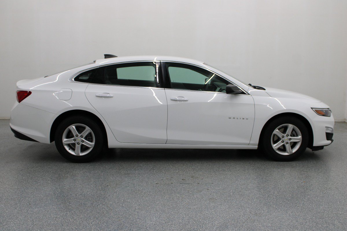 Used 2022 Chevrolet Malibu LS FWD image 2