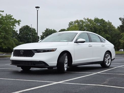 Certified 2025 Honda Accord LX image 14