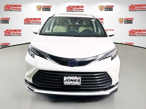 Certified 2021 Toyota Sienna XLE FWD image 13