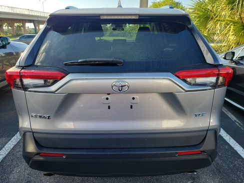 Used 2021 Toyota RAV4 XLE image 5