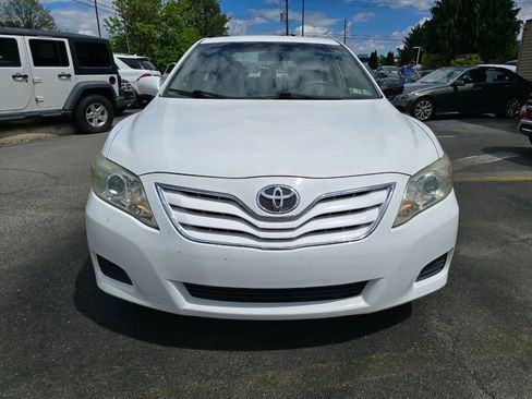 Used 2010 Toyota Camry LE FWD image 8