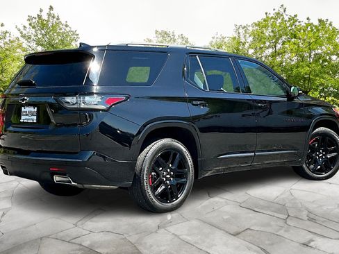 Used 2021 Chevrolet Traverse Premier w/ Redline Edition FWD image 13