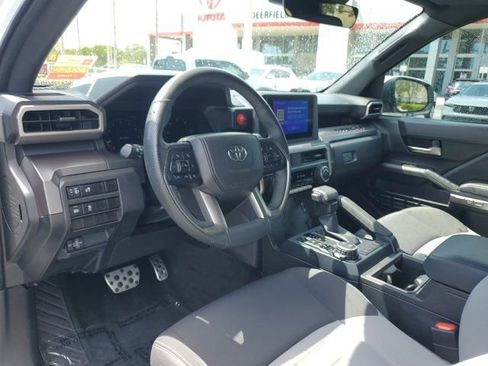 Used 2025 Toyota Tacoma TRD Sport image 14
