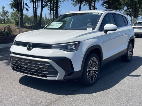 New 2026 Volkswagen Taos SE FWD image 3