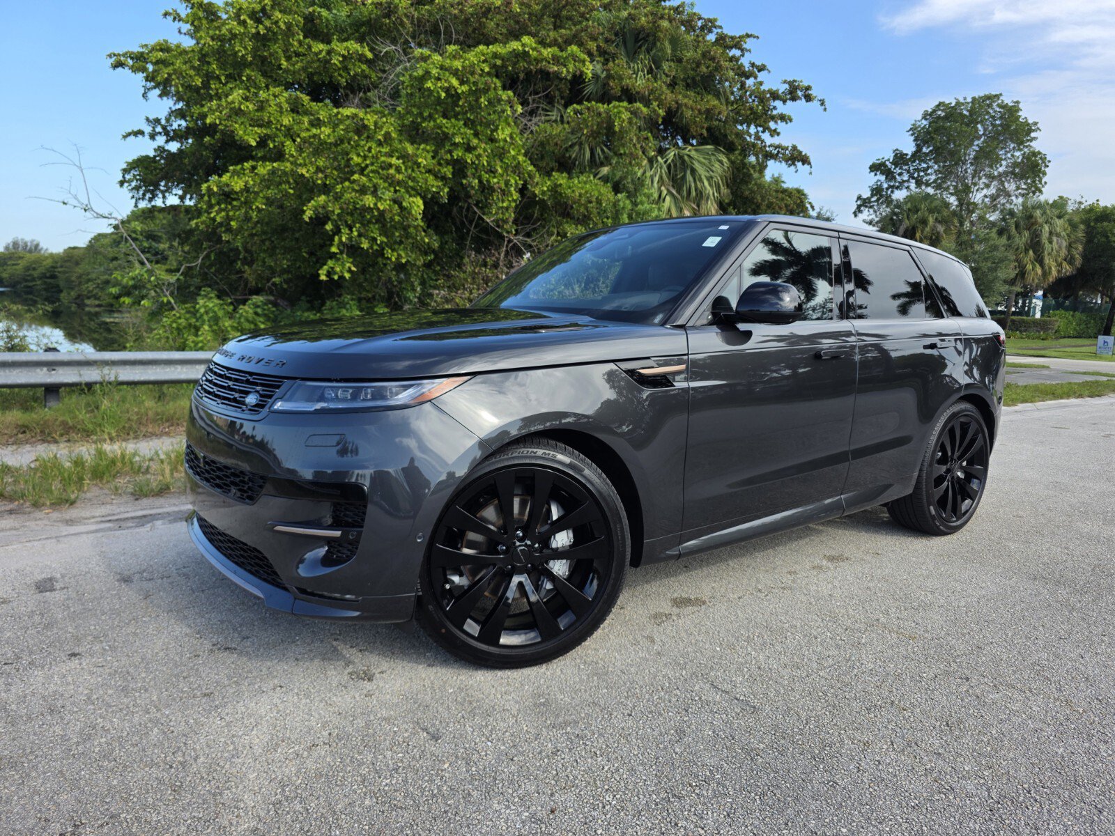 New 2026 Land Rover Range Rover Sport Dynamic SE AWD/4WD image 1