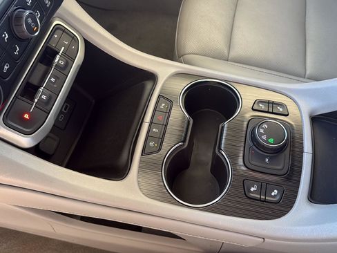 Used 2023 GMC Acadia SLT AWD/4WD image 26