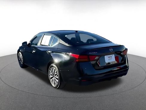 Used 2025 Nissan Altima 2.5 SV image 11