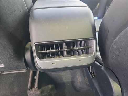 Used 2022 Tesla Model Y Long Range image 16