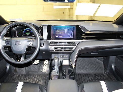 Used 2025 Toyota Camry SE w/ Convenience Package AWD/4WD image 9