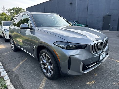 Used 2024 BMW X5 xDrive40i w/ Parking Assistance Package AWD/4WD image 3