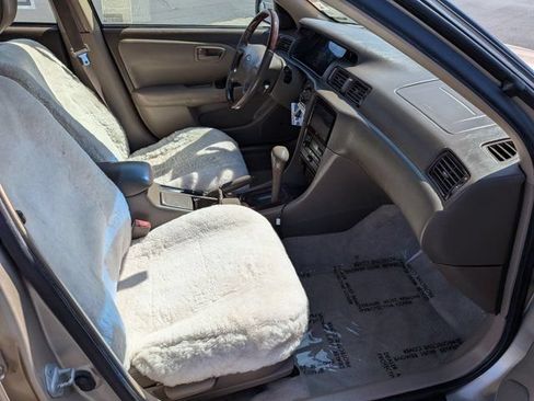 Used 2001 Toyota Camry LE FWD image 5