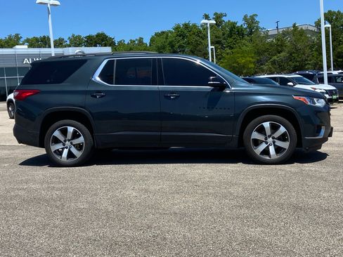 Used 2020 Chevrolet Traverse LT w/ LPO, Blackout Package AWD/4WD image 4