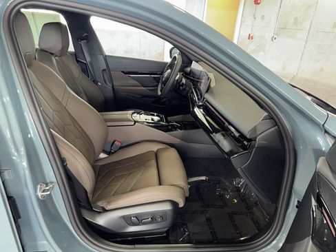Used 2026 BMW 530i RWD image 10