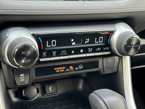 Used 2022 Toyota RAV4 LE AWD/4WD image 20