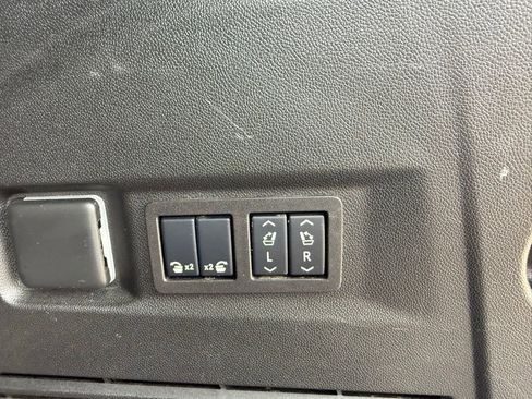 Used 2024 GMC Yukon Denali Ultimate AWD/4WD image 19