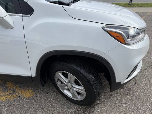 Used 2017 Chevrolet Trax LT w/ LT Convenience Package AWD/4WD image 6