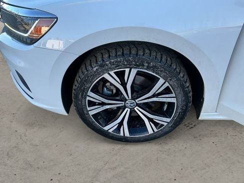 Used 2022 Volkswagen Passat 2.0T SE image 10