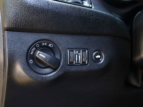 Used 2017 Dodge Challenger SXT RWD image 18