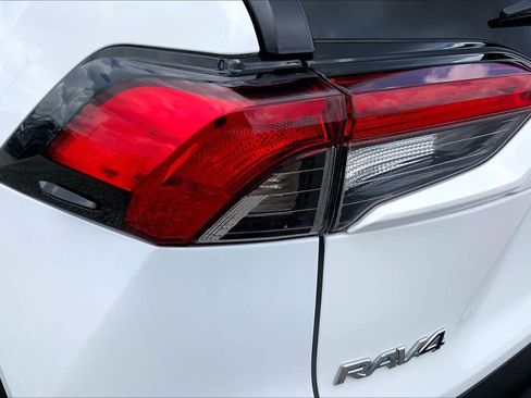 Used 2025 Toyota RAV4 XLE FWD image 28