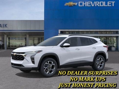 New 2026 Chevrolet Trax LT FWD image 2