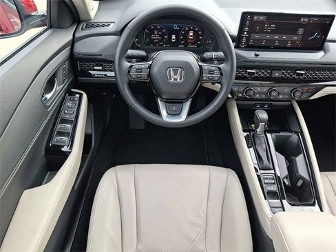 Used 2025 Honda Accord Touring image 11