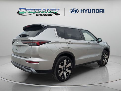 Used 2025 Mitsubishi Outlander SE FWD image 8