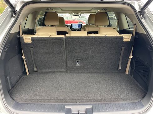 Used 2022 Toyota Highlander Platinum image 16