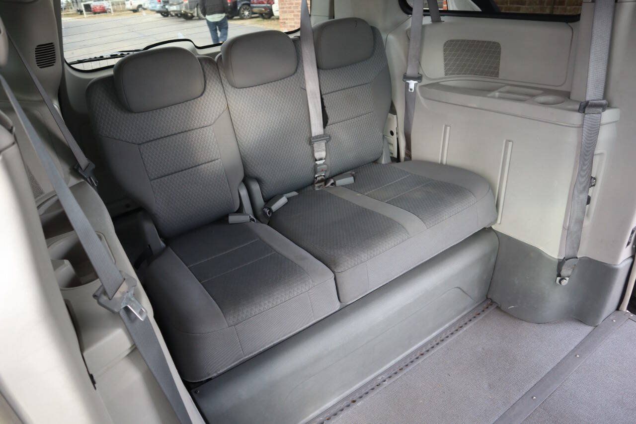 Used 2010 Chrysler Town & Country Touring FWD image 23