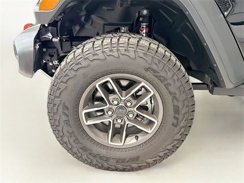 Used 2025 Jeep Gladiator Mojave w/ Convenience Group image 23