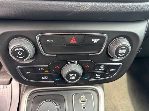 Used 2017 Jeep Compass Latitude w/ Popular Equipment Group AWD/4WD image 26