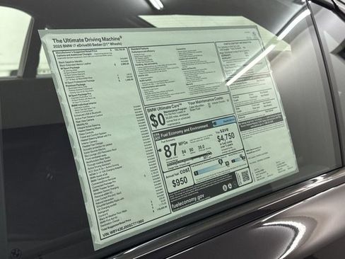 Used 2025 BMW i7 eDrive50 w/ M Sport Package image 28