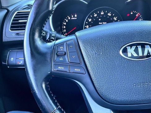 Used 2014 Kia Sorento SX w/ 3rd Row Package image 11