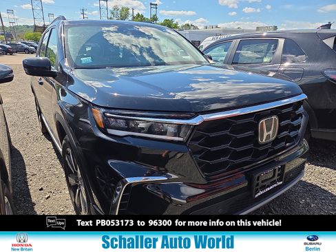 Used 2023 Honda Pilot Touring image 1