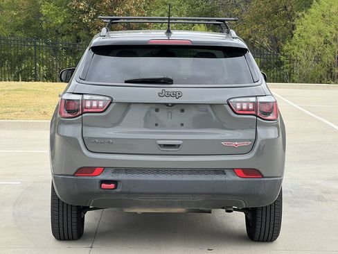 Used 2020 Jeep Compass Trailhawk AWD/4WD image 4