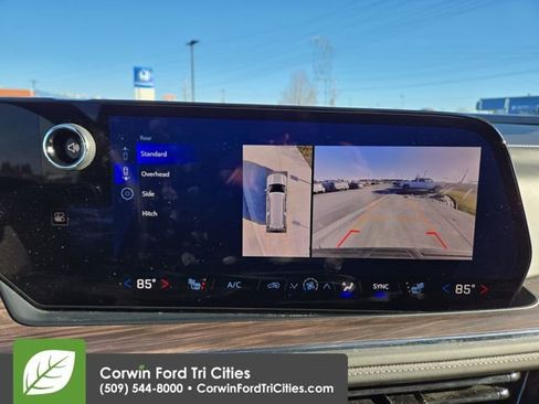 Used 2025 Chevrolet Suburban LT image 25