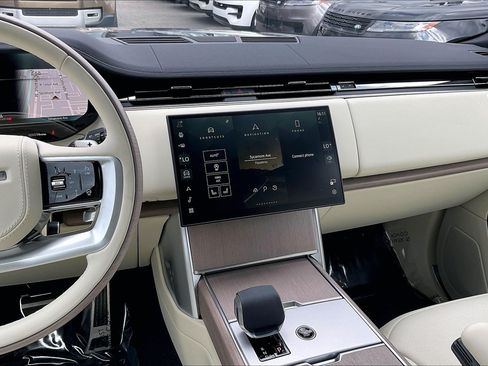 New 2026 Land Rover Range Rover Long Wheelbase SE AWD/4WD image 9