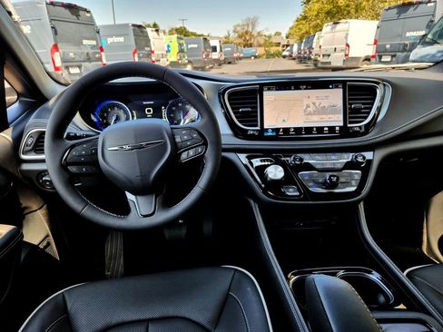 New 2026 Chrysler Pacifica Limited w/ Uconnect Theater Family Group image 20